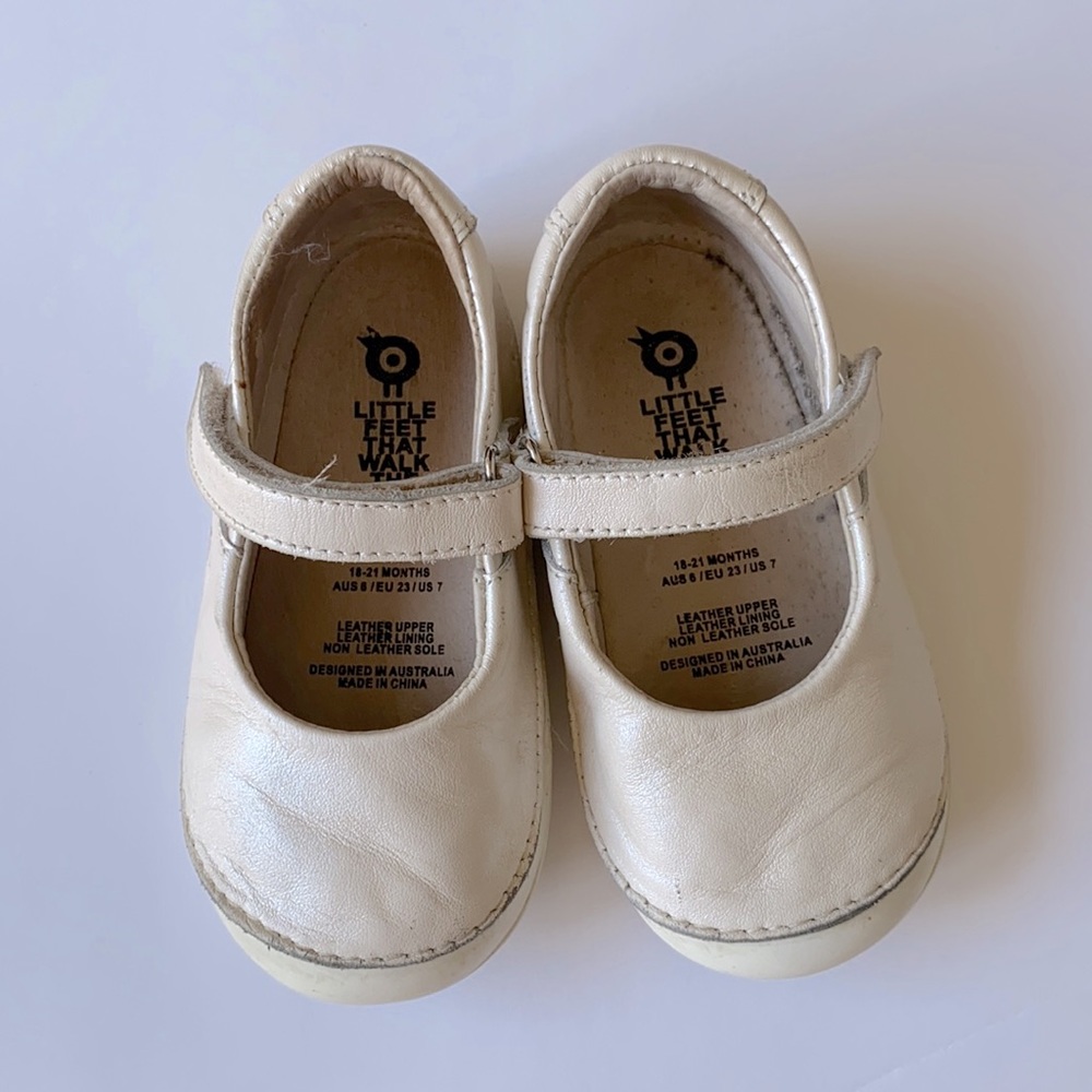 OLD SOLES Pink shimmer Mary Jane Walker 18-21 mo 7